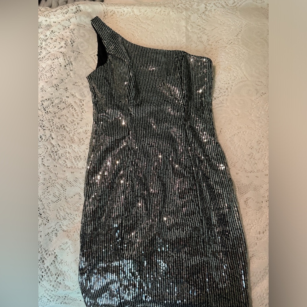 Shoulder sequin mini dress